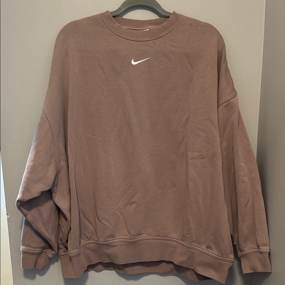 Nike Tops - Nike Women’s Sportswear Phoenix Fleece Oversized Crew-Neck Sweatshirt Size M